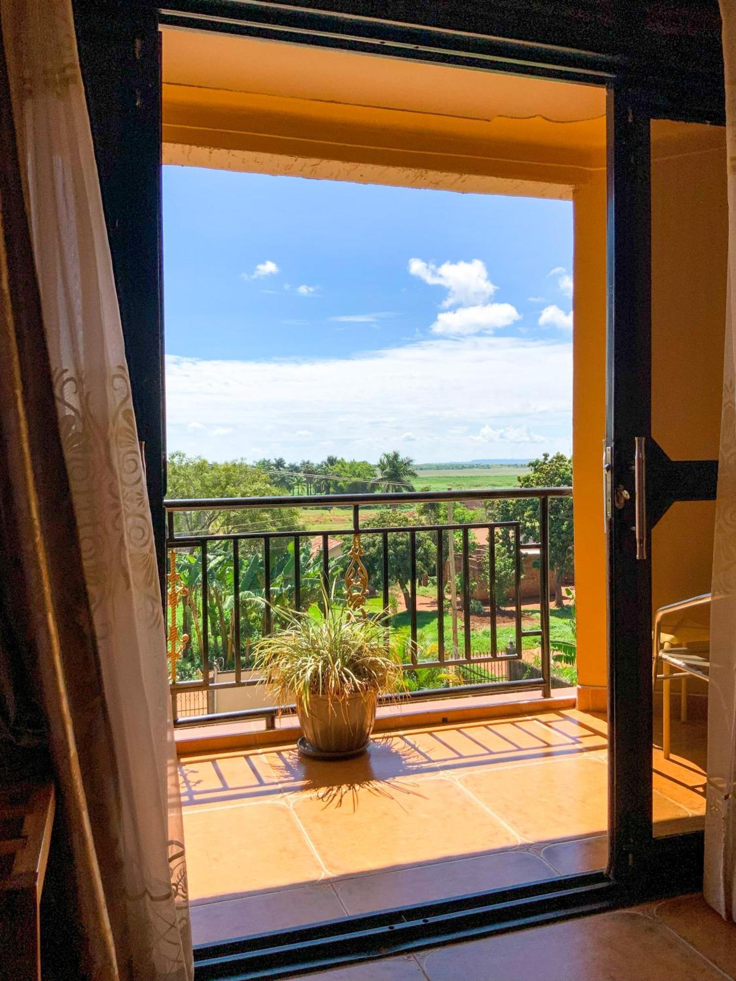 Hendo Hotel Entebbe Eksteriør bilde